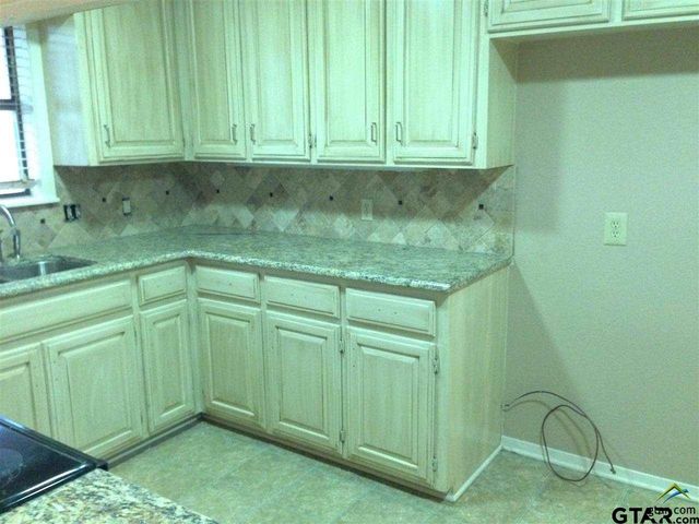 1602 Timber Creek Dr, Tyler, TX 75703