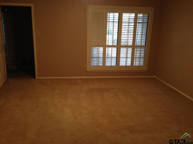 1602 Timber Creek Dr, Tyler, TX 75703