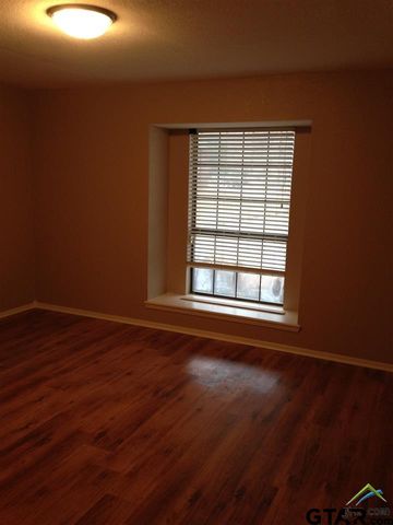 1602 Timber Creek Dr, Tyler, TX 75703