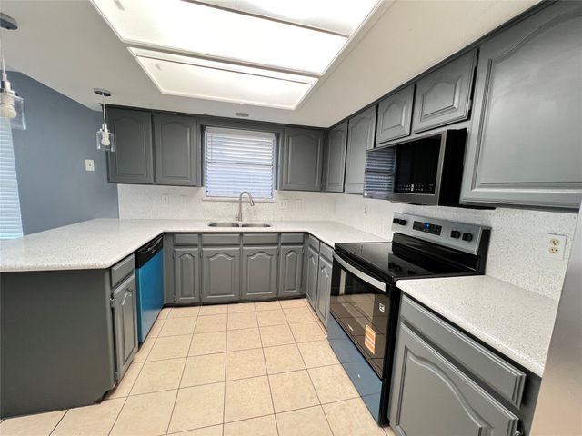 213 Alexander Court, Irving, TX 75061