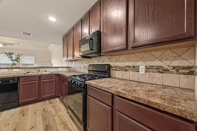 15319 Meandering Post Trail, Houston, TX 77044