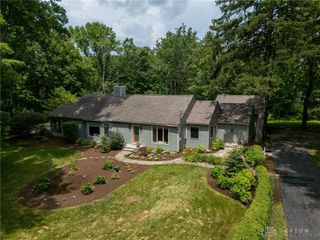 185 Manor Lane, Washington Twp, OH 45429