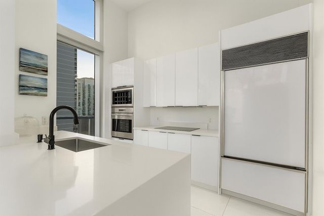 485 Brickell Avenue 2808, Miami, FL 33131