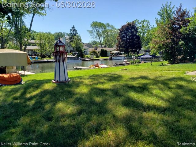 1867 Rustic Lane, Keego Harbor, MI 48320
