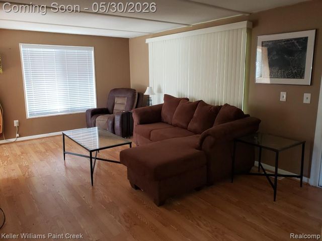 1867 Rustic Lane, Keego Harbor, MI 48320