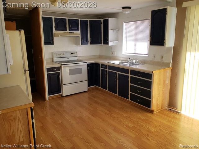 1867 Rustic Lane, Keego Harbor, MI 48320