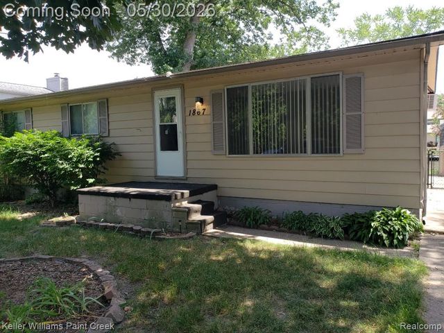 1867 Rustic Lane, Keego Harbor, MI 48320