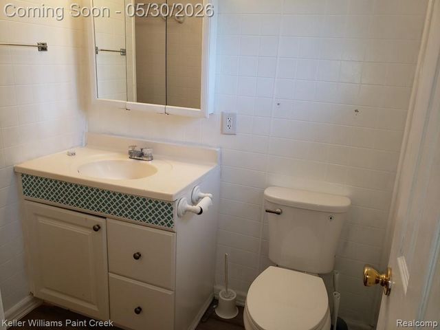 1867 Rustic Lane, Keego Harbor, MI 48320
