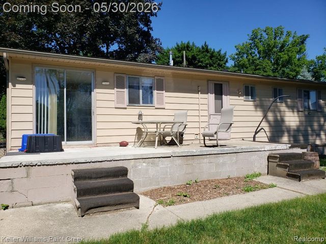 1867 Rustic Lane, Keego Harbor, MI 48320