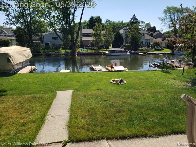 1867 Rustic Lane, Keego Harbor, MI 48320