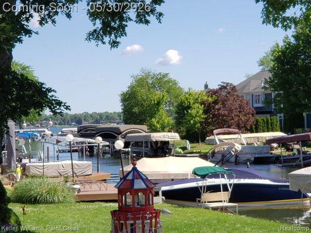 1867 Rustic Lane, Keego Harbor, MI 48320