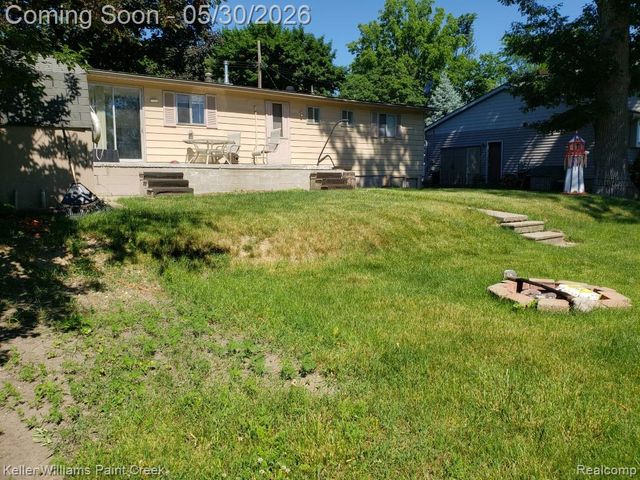 1867 Rustic Lane, Keego Harbor, MI 48320