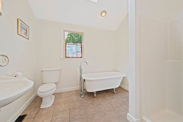 8 Winthrop Ave, Duxbury, MA 02332
