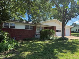 208 Mountain Avenue, Berryville, AR 72616