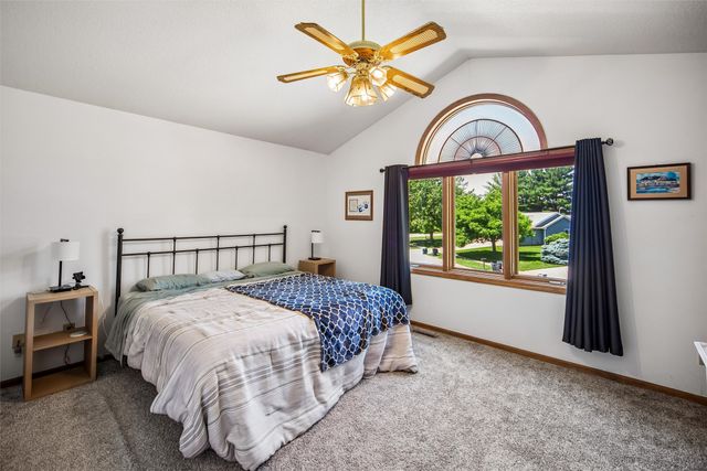 8002 Goodman Drive, Urbandale, IA 50322