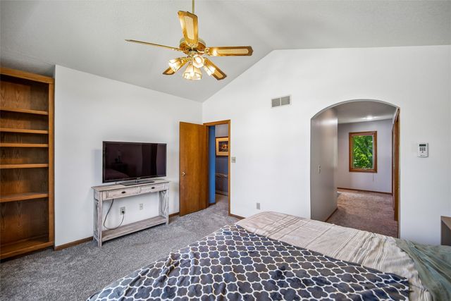 8002 Goodman Drive, Urbandale, IA 50322