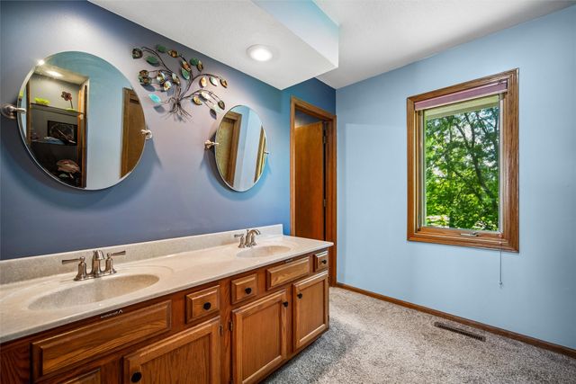 8002 Goodman Drive, Urbandale, IA 50322