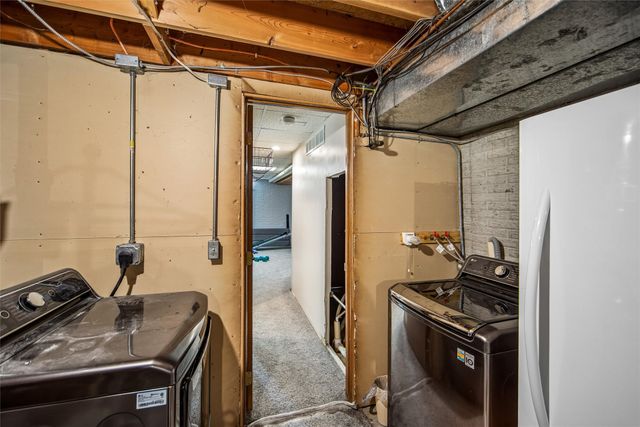 8002 Goodman Drive, Urbandale, IA 50322