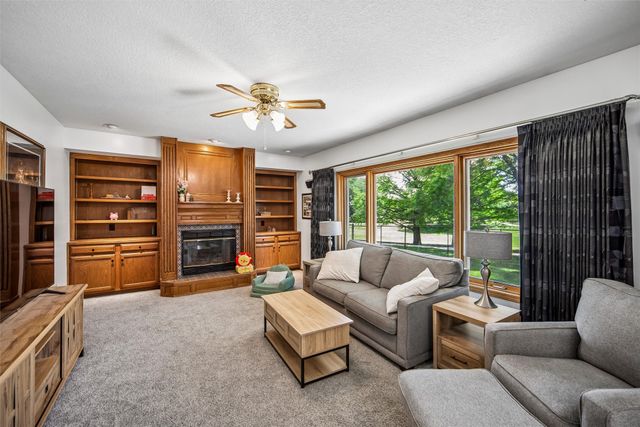 8002 Goodman Drive, Urbandale, IA 50322
