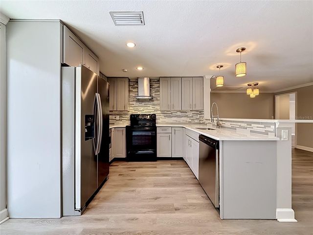 1090 16TH AVENUE SW, Largo, FL 33770