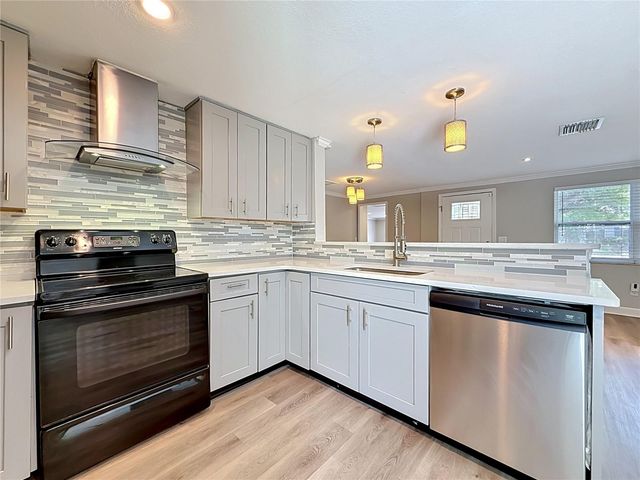 1090 16TH AVENUE SW, Largo, FL 33770