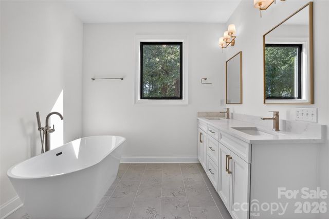 417 W Cama Street, Charlotte, NC 28217
