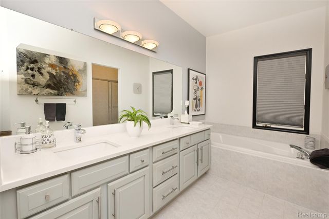 59779 Glacier Spring Drive S, Washington Township, MI 48094