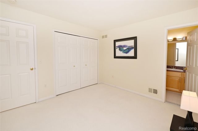 59779 Glacier Spring Drive S, Washington Township, MI 48094