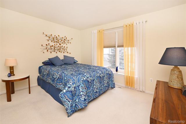 59779 Glacier Spring Drive S, Washington Township, MI 48094