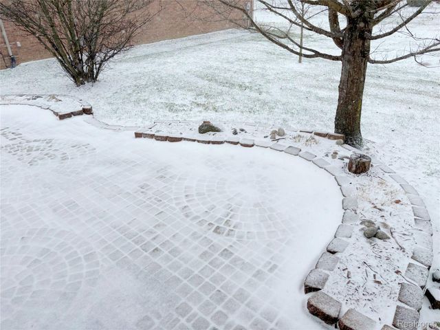 59779 Glacier Spring Drive S, Washington Township, MI 48094