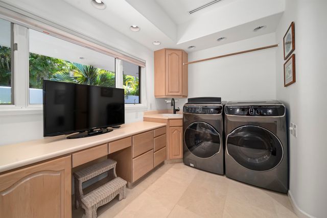 206 Heleuma Pl, Kihei, HI 96753