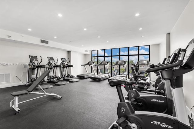 1 Curtiss Pkwy 317, Miami Springs, FL 33166