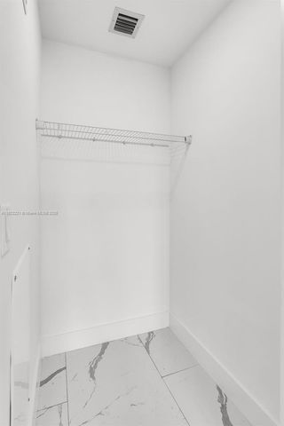 1 Curtiss Pkwy 317, Miami Springs, FL 33166