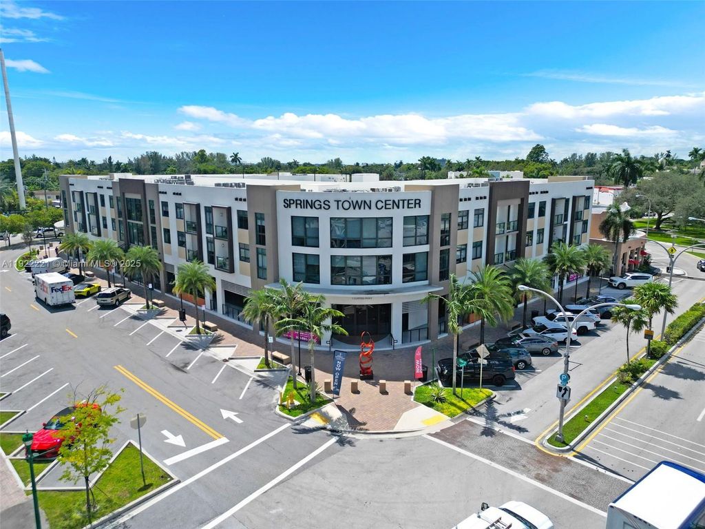 1 Curtiss Pkwy 317, Miami Springs, FL 33166