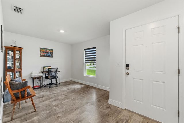 380 SW Donna Terrace, Port St. Lucie, FL 34984