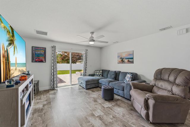 380 SW Donna Terrace, Port St. Lucie, FL 34984