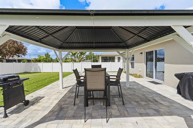 380 SW Donna Terrace, Port St. Lucie, FL 34984