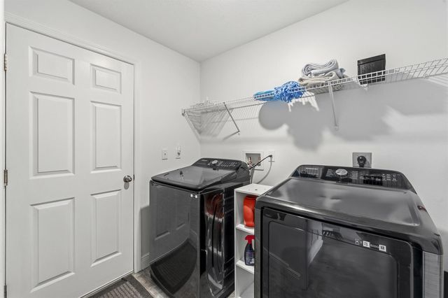 380 SW Donna Terrace, Port St. Lucie, FL 34984