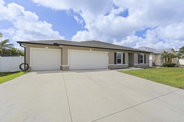 380 SW Donna Terrace, Port St. Lucie, FL 34984