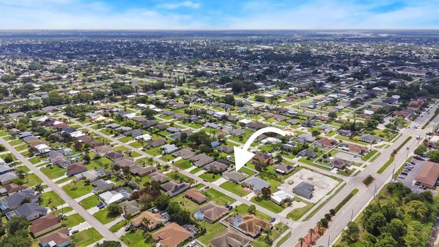 380 SW Donna Terrace, Port St. Lucie, FL 34984