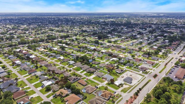 380 SW Donna Terrace, Port St. Lucie, FL 34984