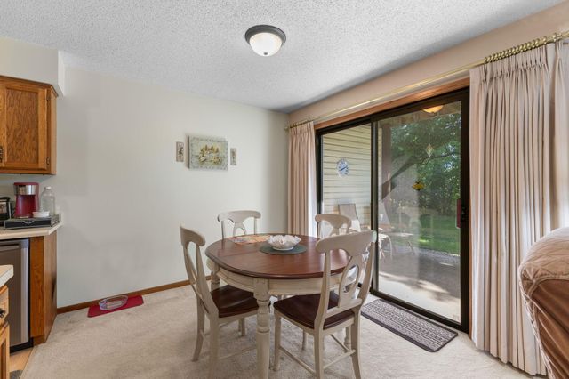 975 Heritage Court E 206, Vadnais Heights, MN 55127