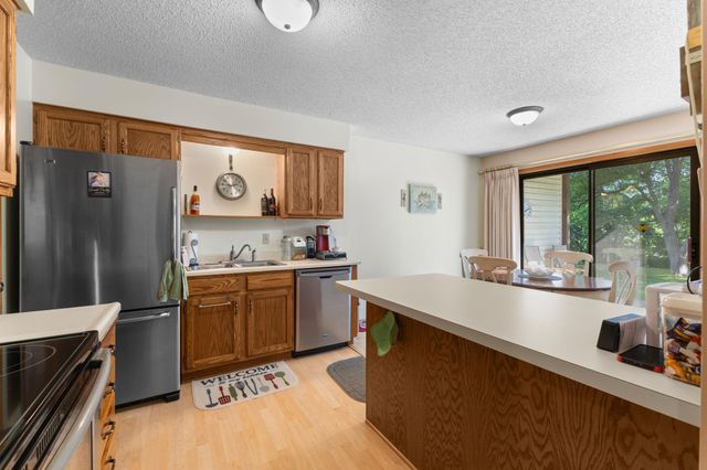 975 Heritage Court E 206, Vadnais Heights, MN 55127