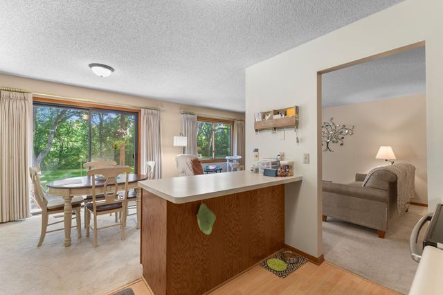 975 Heritage Court E 206, Vadnais Heights, MN 55127