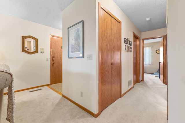 975 Heritage Court E 206, Vadnais Heights, MN 55127
