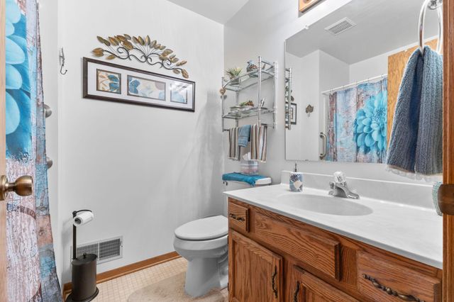 975 Heritage Court E 206, Vadnais Heights, MN 55127