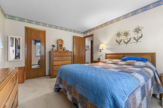 975 Heritage Court E 206, Vadnais Heights, MN 55127