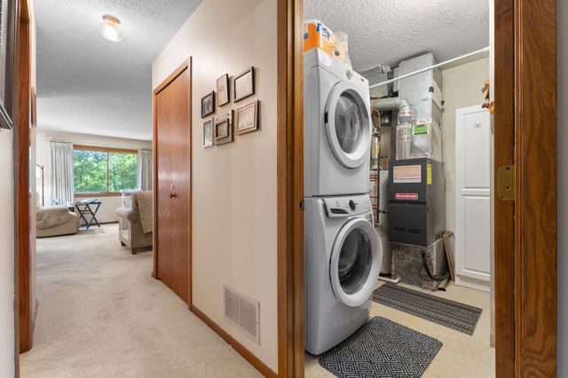 975 Heritage Court E 206, Vadnais Heights, MN 55127