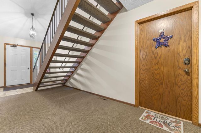 975 Heritage Court E 206, Vadnais Heights, MN 55127