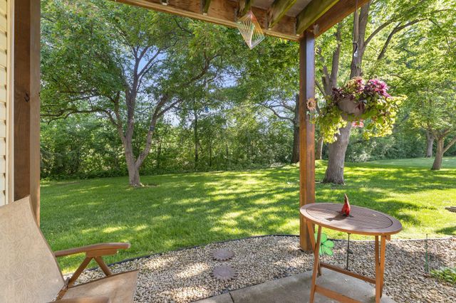 975 Heritage Court E 206, Vadnais Heights, MN 55127
